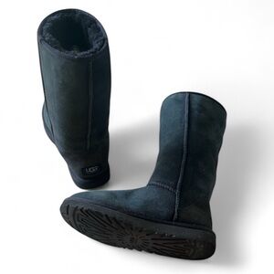 UGG Suede Tall Boots Fur Lined Women’s Size 7 Dark Goth Cottagecore Black